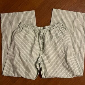 No Boundaries Women's Striped Sweatpants - White and Gray